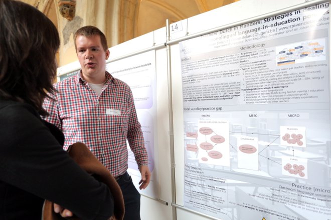 Alweer enorm flatterend op de foto, zoals steeds (bron: Beeldbank UGent, meer foto's op http://www.beeldbank.ugent.be/fotoalbums/1302/52923)